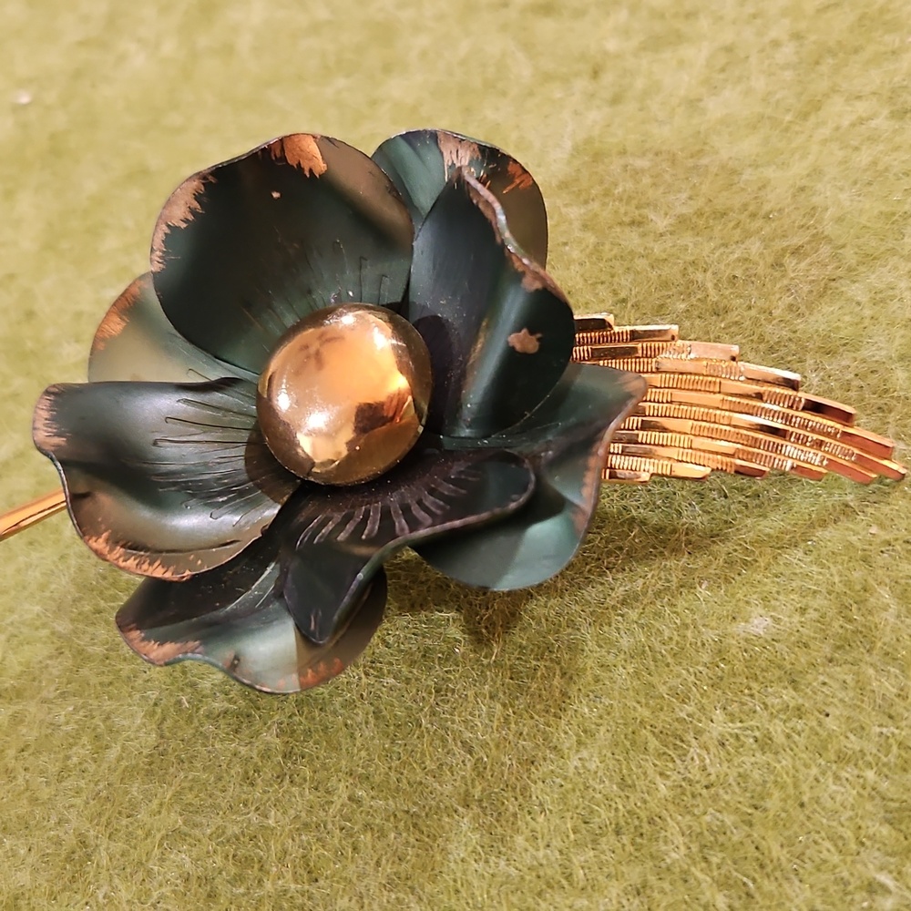 Vintage Moss Green Metal Floral Brooch with Gold Accents